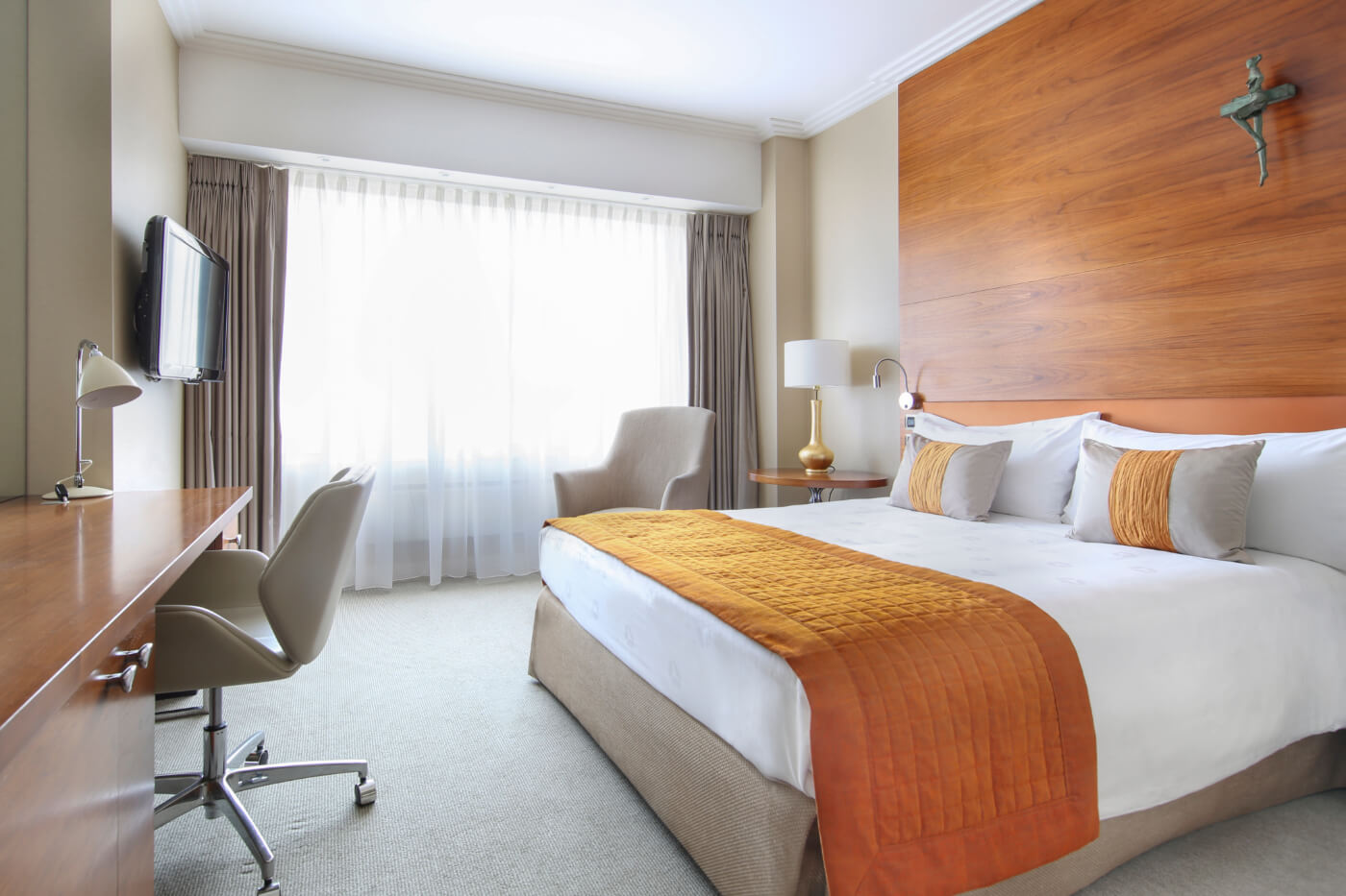 hotel-okura-amsterdam-superior-room-bedroom